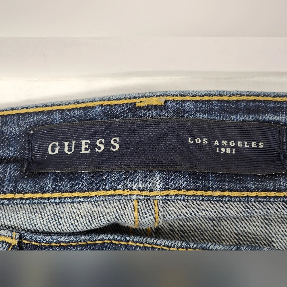GUESS BOOT MID WOMEN'S JEANS, SIZE 27, MEDIUM WASH BLUE